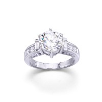 anillo de plata con circonita talla diamante