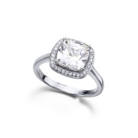 anillo de plata con circonita talla radiant